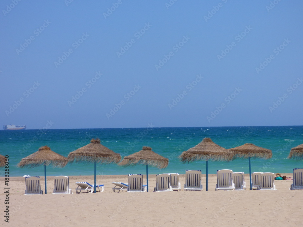 Fototapeta premium Playa de El Saler de la ciudad de Valencia, situada en los Poblados del Sur, en pleno Parque Natural de la Albufera (Comunidad Valenciana, España)