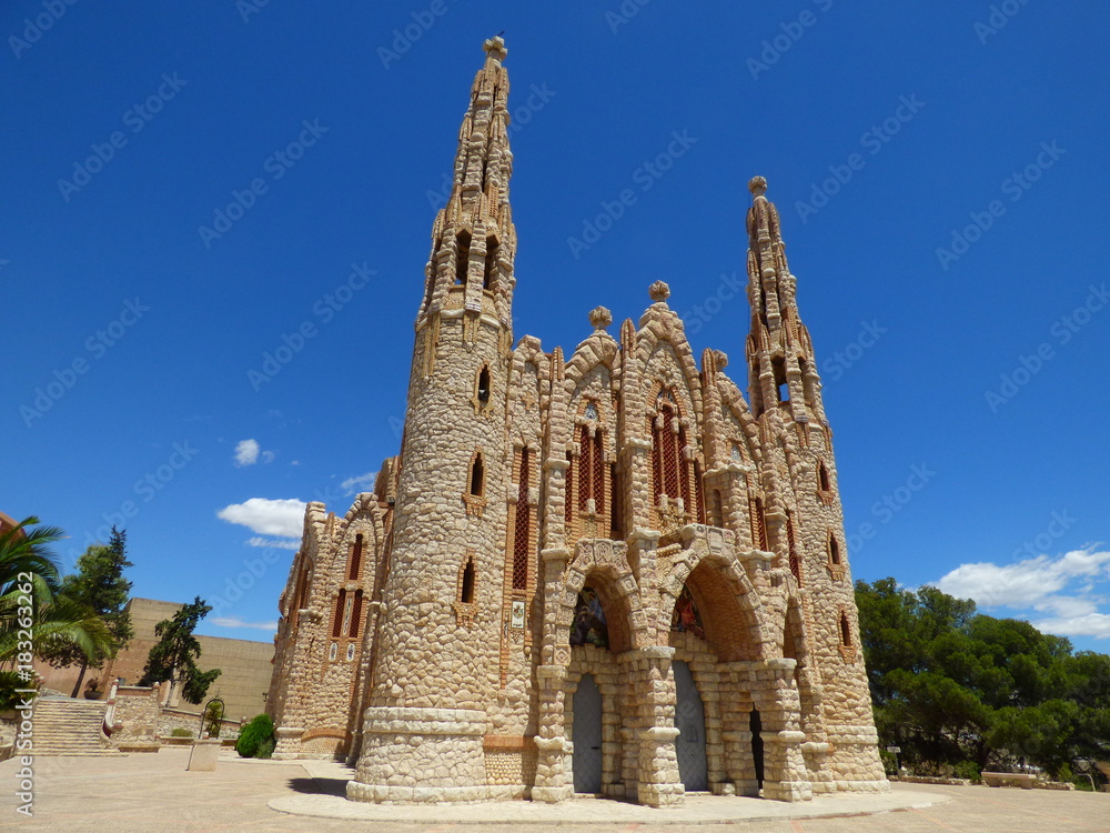 Santuario de Santa María Magdalena en Novelda, Alicante (Comunidad Valenciana, España) Templo similar a Sagrada Familia de Barcelona Santuario de Santa María Magdalena en Novelda, Alicante (Comunidad Valenciana, España) Templo similar a Sagrada Familia de Barcelona