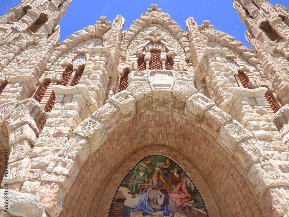 Santuario de Santa María Magdalena en Novelda, Alicante (Comunidad Valenciana, España) Templo similar a Sagrada Familia de Barcelona