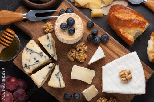 Fotografija Tasting cheese dish on a dark stone plate