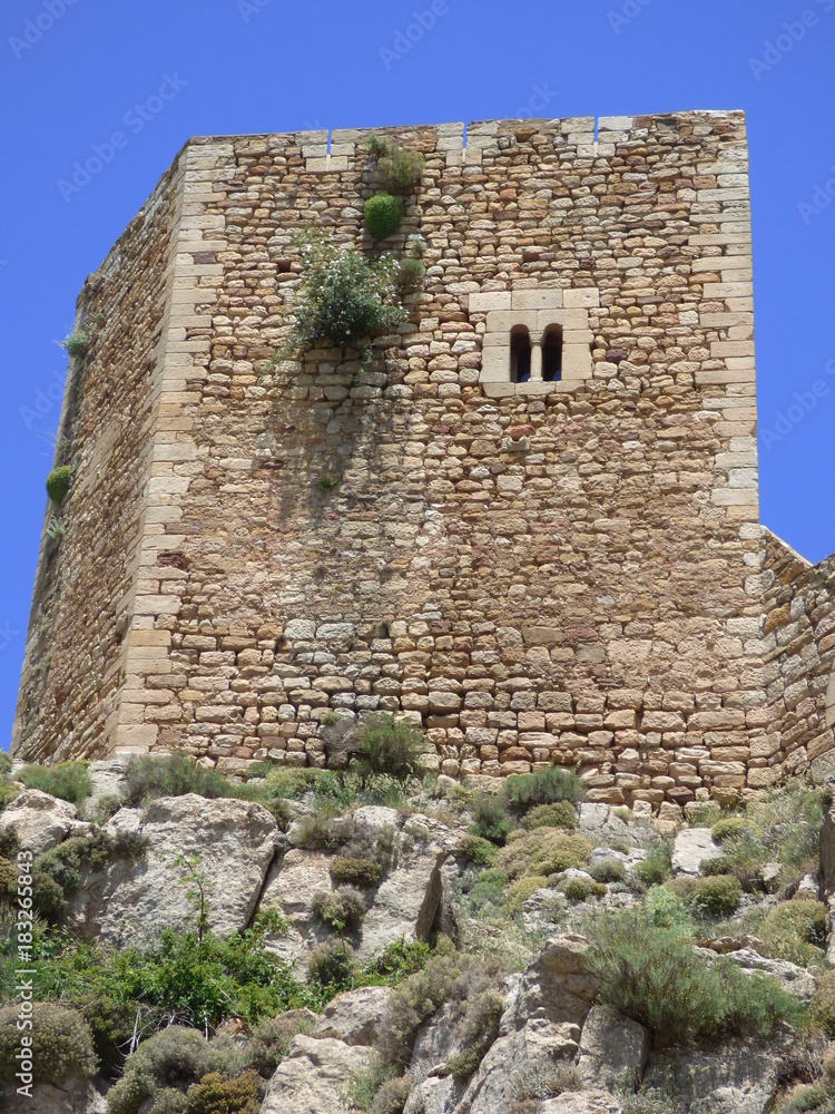 Castillo de Puertomingalvo. Pueblo en Parque Cultural del Maestrazgo en la comarca de Gúdar-Javalambre, en la provincia de Teruel en Aragón, España