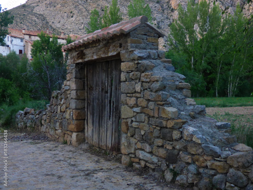 Miravete de la Sierra. Pueblo con encanto de la provincia de Teruel (España) comunidad autónoma de Aragón, de la comarca del Maestrazgo Miravete de la Sierra. Pueblo con encanto de la provincia de Teruel (España) comunidad autónoma de Aragón, de la comarca del Maestrazgo