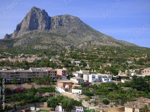 Finestrat, pueblo de la Comunidad Valenciana, España. Situado en la provincia de Alicante, en la comarca de la Marina Baja, forma una conurbación con Benidorm