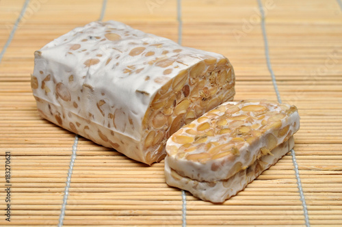 Tableau sur toile Tempeh On Table