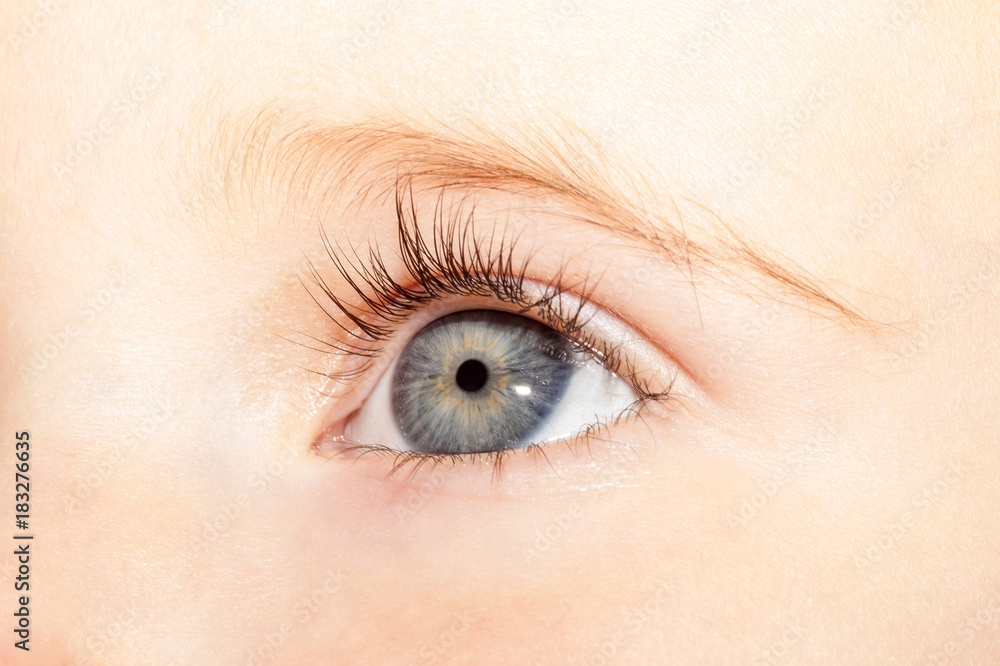 Obraz premium eye one year old girl