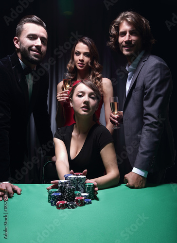фотографія Woman doing all-in playing poker