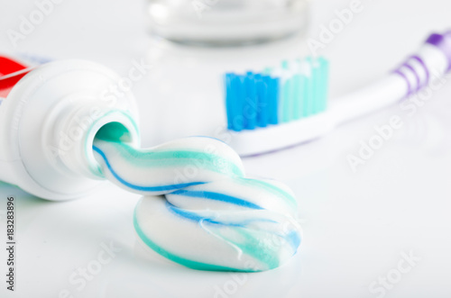 Quadro su tela Toothbrush, tube of toothpaste and a glass in the background