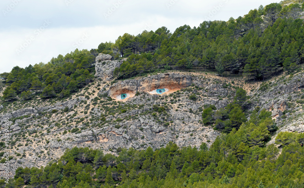 Felswand mit Augen in Cuenca Spanien