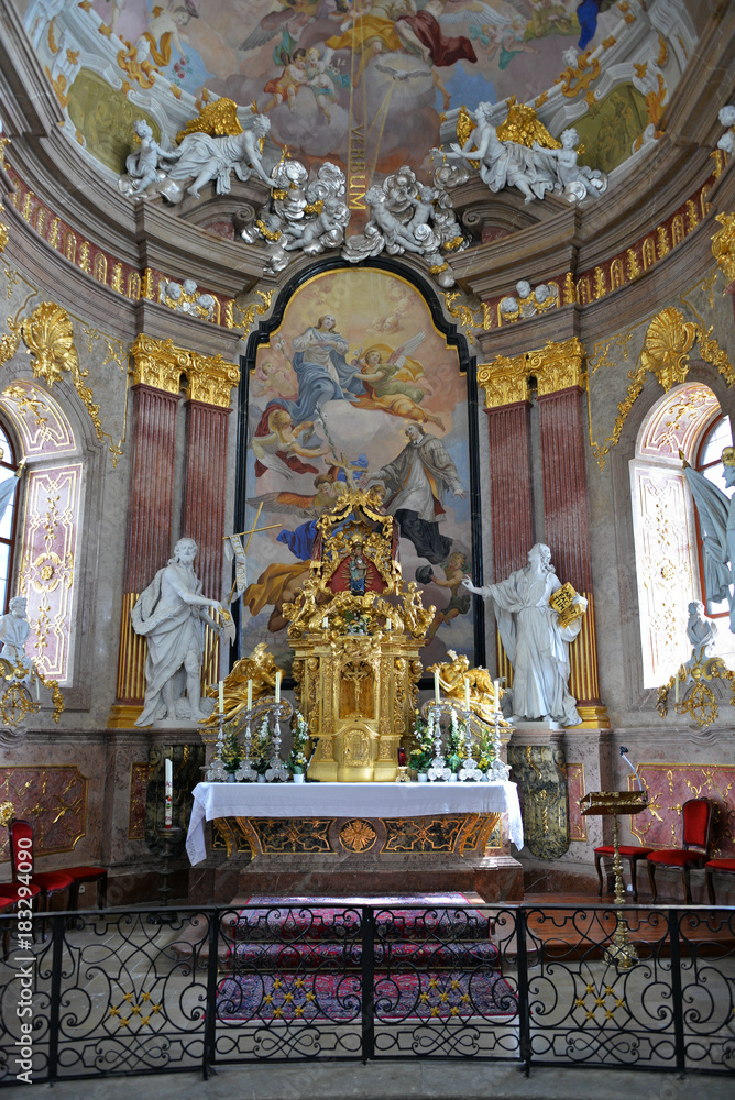 Altar in der Minoritenkirche von Tulln an der Donau