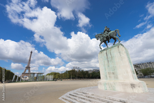 シャン・ド・マルス公園とエッフェル塔のイメージ
