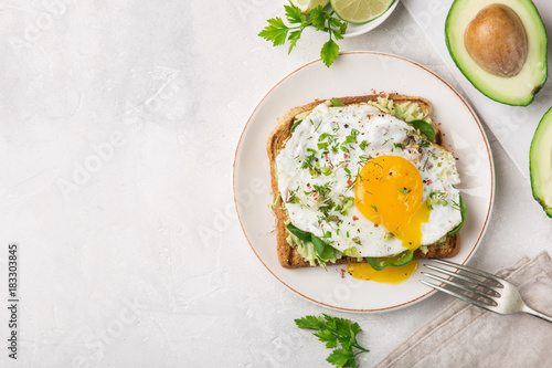 Photos toast with avocado, spinach and fried egg