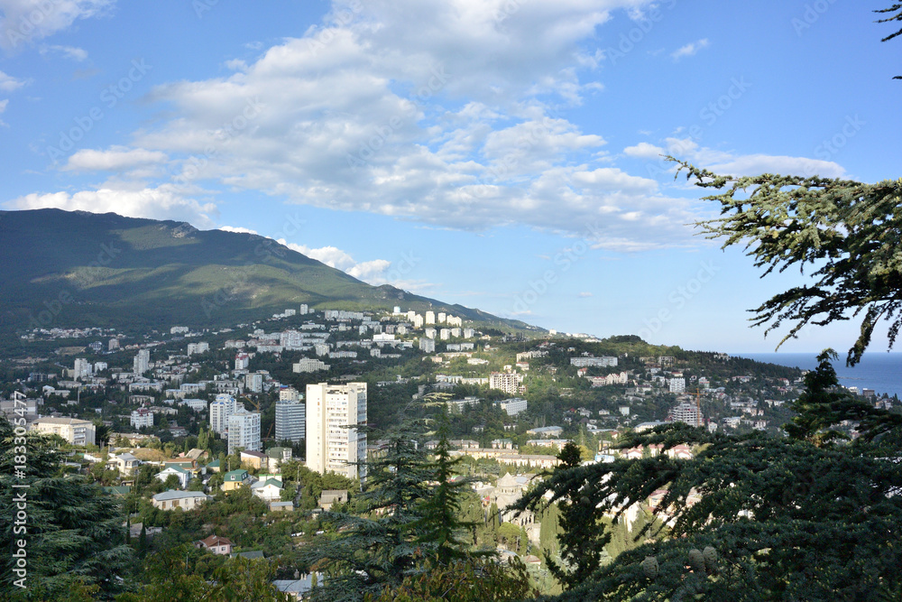 Obraz premium View of the city of Yalta from the cable car cabin