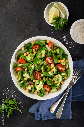 Avocado, tomato, chickpeas, spinach and cucumber salad