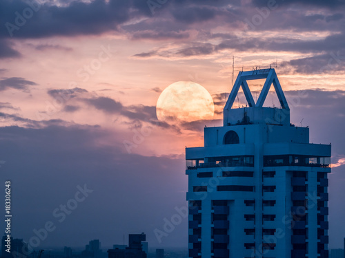 Quadro em tela The lonely moment from a friendless guy looking at an abandoned building with giant moon behind