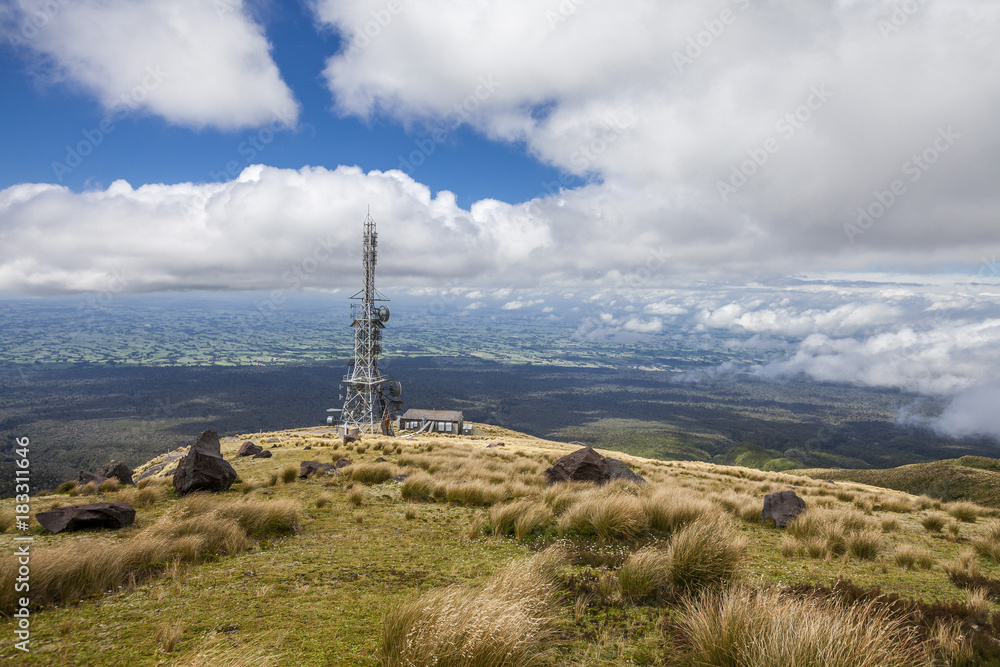Mobilfunkmast am Mount Taranaki, Neuseeland, Nordinsel Mobilfunkmast am Mount Taranaki, Neuseeland, Nordinsel