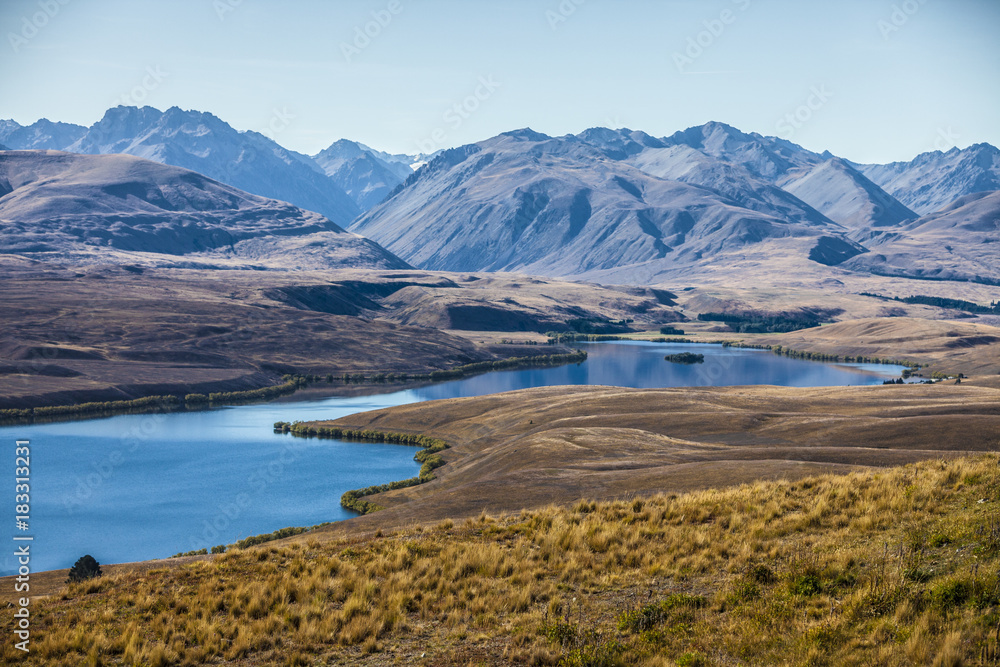 Naklejka premium Berg und Steppenlandschaft im MacKenzie Country, Neuseeland, Südinsel