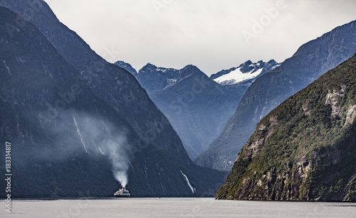 Der Milford sound im Fjordl...
