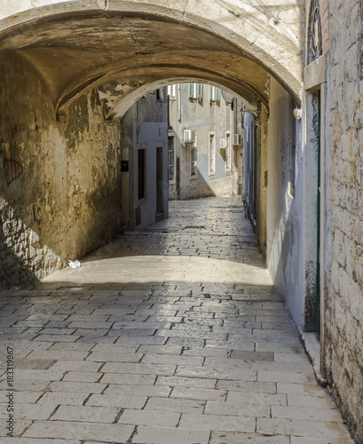 Empty street with arch © CLement