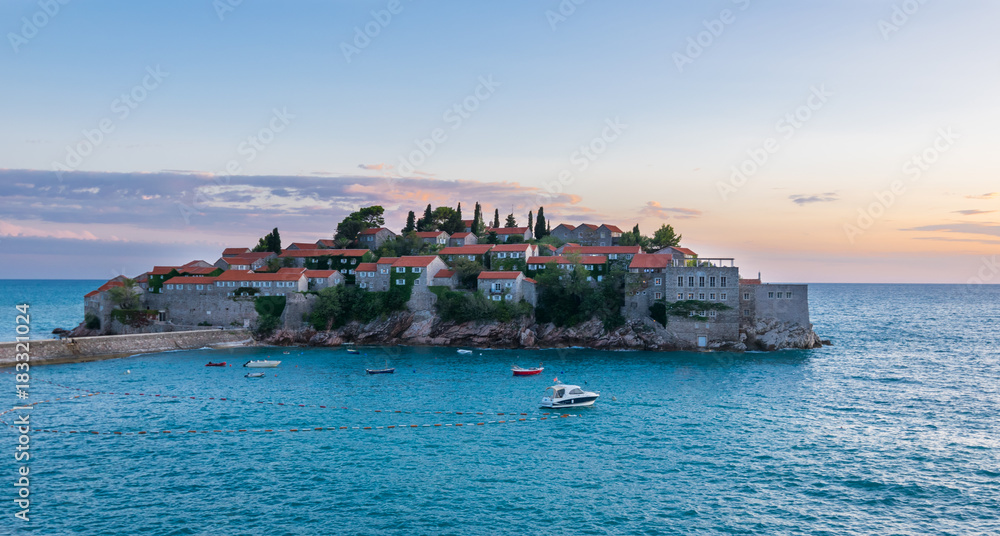Obraz premium Wonderful Sunset at Saint Stephen (Sveti Stefan), Adriatic Sea, Balkan Peninsula, Montenegro, Europe