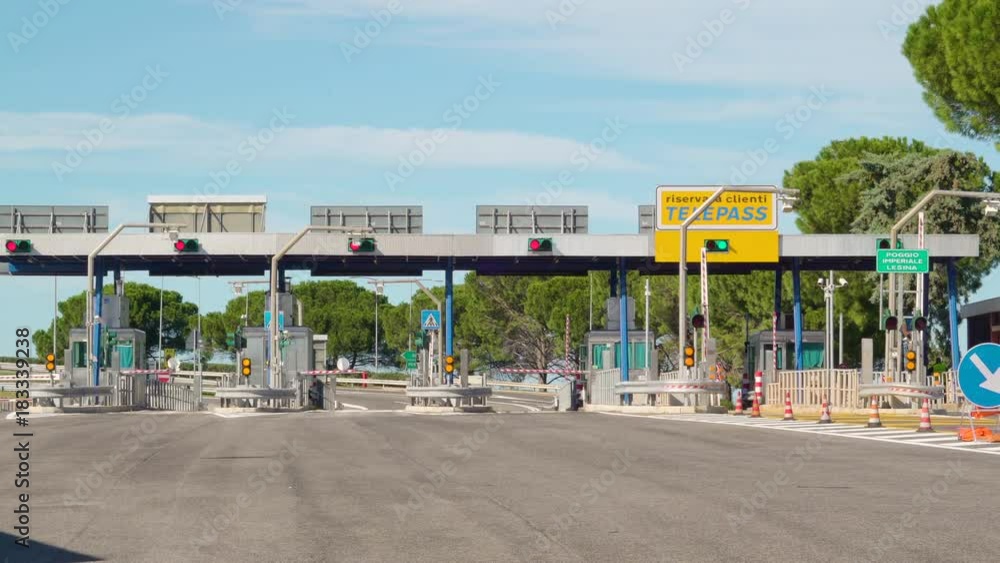 15109_The_express_lanes_on_the_highway_in_Italy.mov 15109_The_express_lanes_on_the_highway_in_Italy.mov
