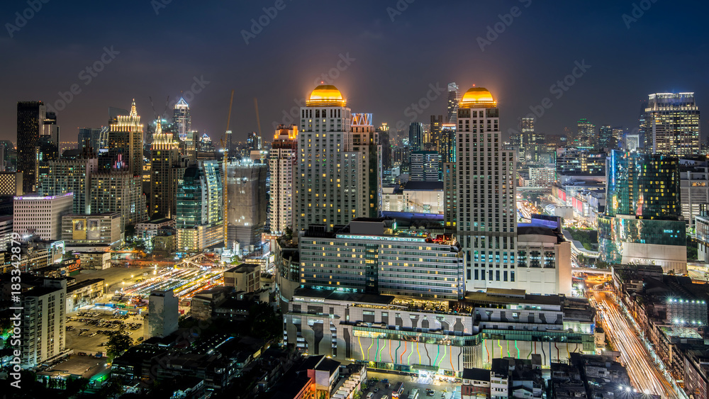 Obraz premium Bangkok miasto - Widok z lotu ptaka miasta w centrum miasta cityscape panoramę miasta w nocy, krajobraz Tajlandii
