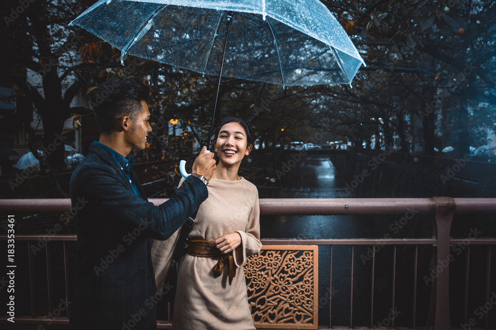 Obraz premium Young japanese couple spending time together in Tokyo