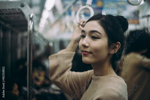 Canvas Print Beautiful japanese woman in the metro station