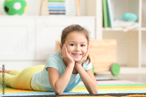 Cute little girl lying on f...