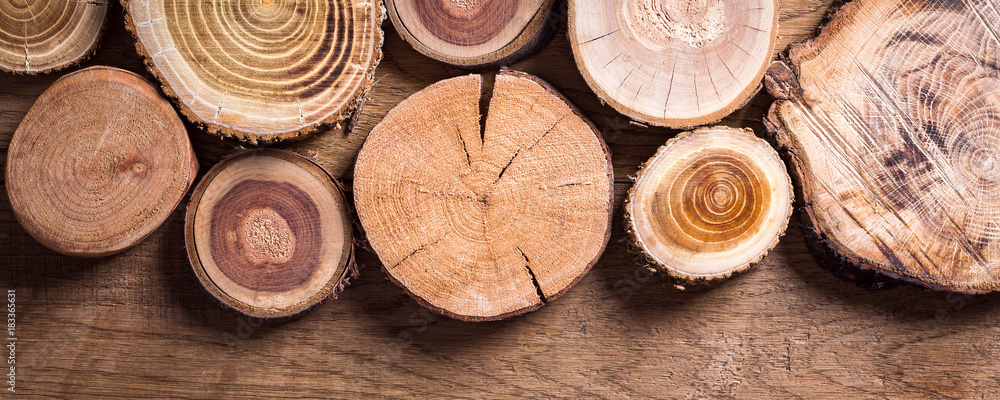 Obraz premium drewniane wycieki na drewnianym tle