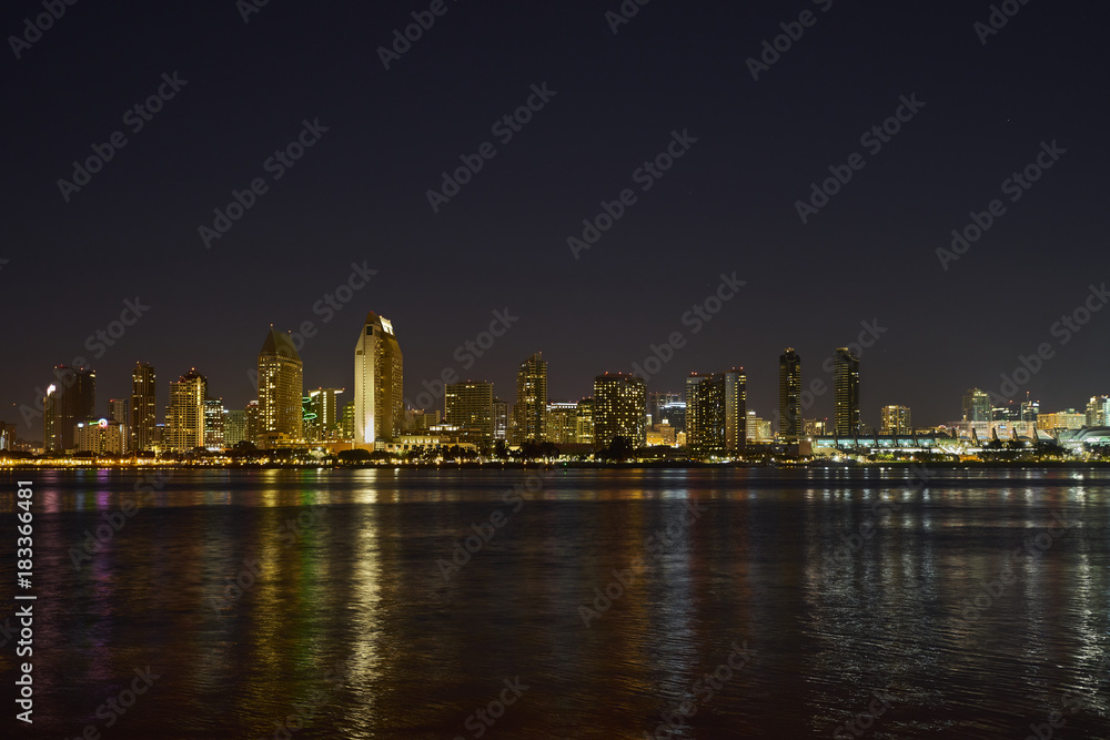 Obraz premium San Diego Skyline at dusk and during the golden hour