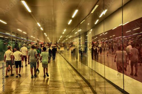 Karlsplatz Passage im Neonlicht