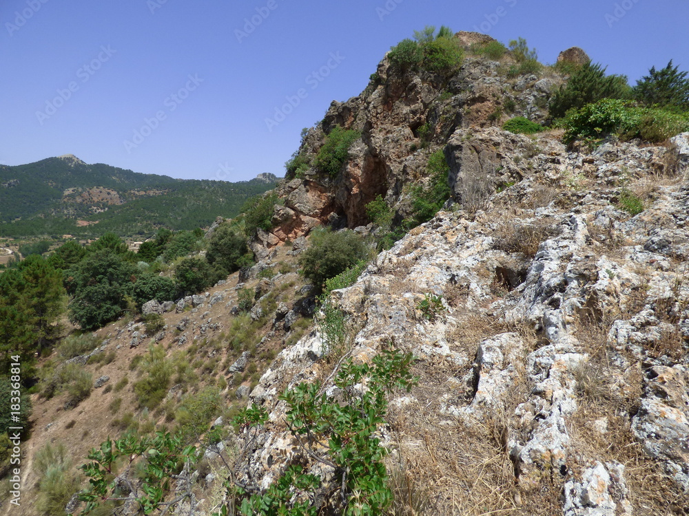 Riopar Viejo es una pequeña localidad y mirador en Riopar, sierra de Alcaraz, en Albacete, dentro de la comunidad autónoma de Castilla La Mancha (España) Riopar Viejo es una pequeña localidad y mirador en Riopar, sierra de Alcaraz, en Albacete, dentro de la comunidad autónoma de Castilla La Mancha (España)