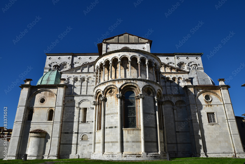 Chevet du Duomo à Lucca en Toscane, Italie