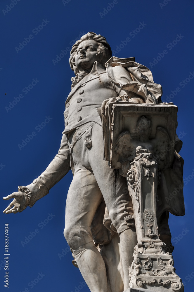 Wolfgang Amadeus Denkmal Wien