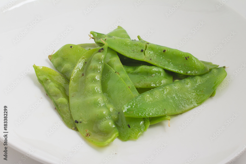Cooked green peas pod Cooked green peas pod