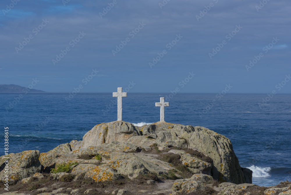 Cruces en la costa de Punta Roncudo (Ponteceso, La Coruña - España).