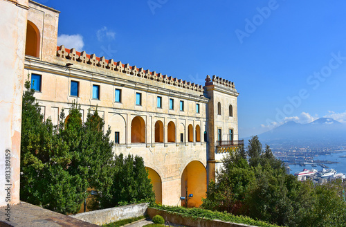 Obraz na płótnie Napoli, Certosa di San Martino, 1325, complesso monumentale religioso.. Veduta della facciata laterale dal giardino pensile. w salonie