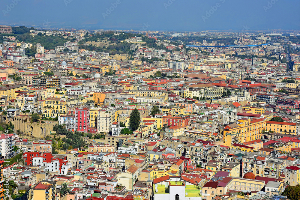 Napoli, panorama zona orientale e aeroporto.