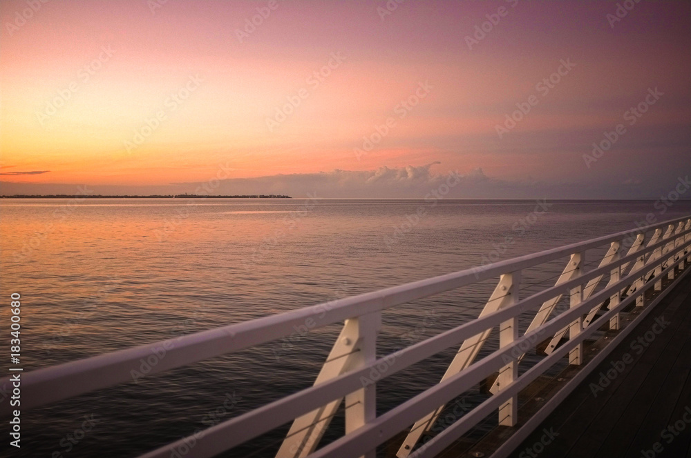 Obraz premium Beautiful sunset at the beach