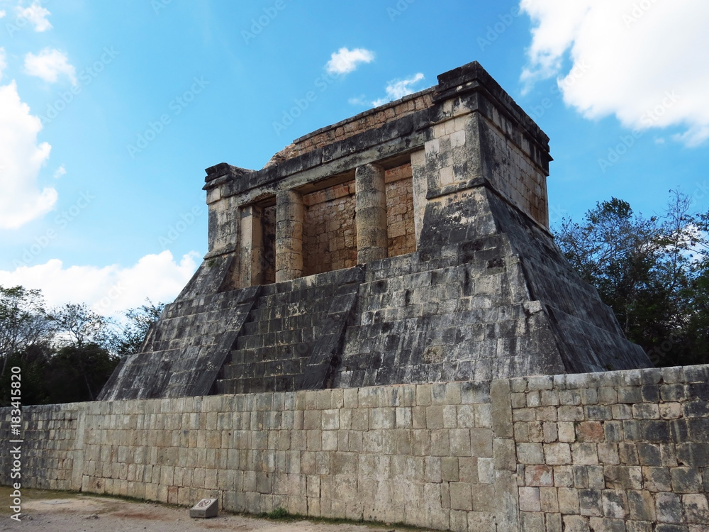Chichen Itza pyramid in cancun mexico ancient temple kukulkan temple
