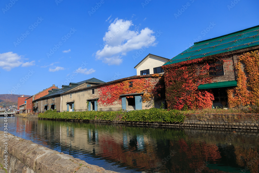 Fototapeta premium Kanał Otaru jesienią, Japonia.