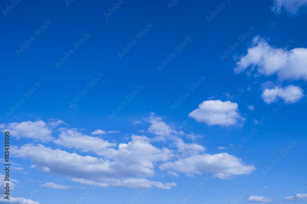 Obraz premium Blue sky background with white clouds.