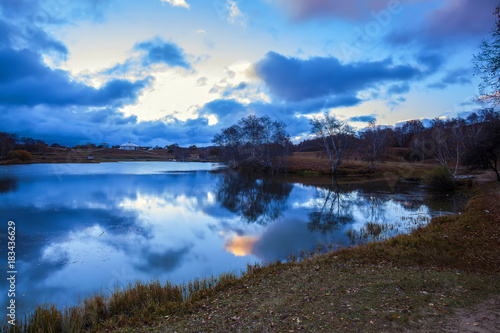 The beauty of the lake and the cloudland