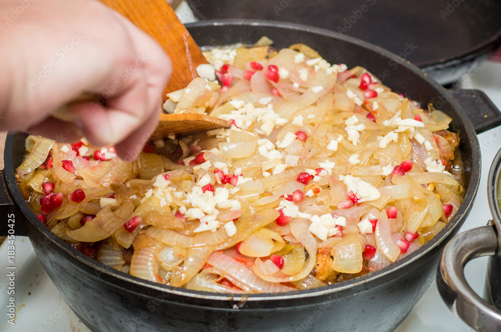 Preparation of Chahokhbili from chicken meat Preparation of Chahokhbili from chicken meat