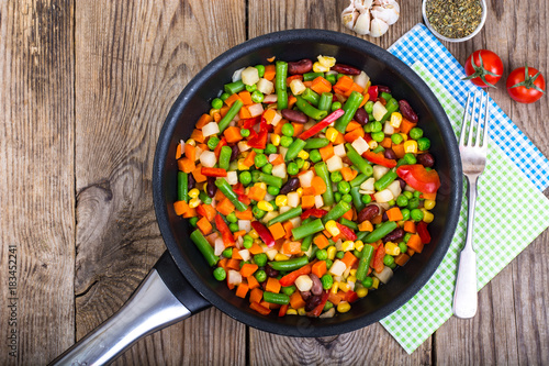 Fototapeta Naklejka Na Ścianę i Meble -  Diet and healthy diet, vegetable stew with beans