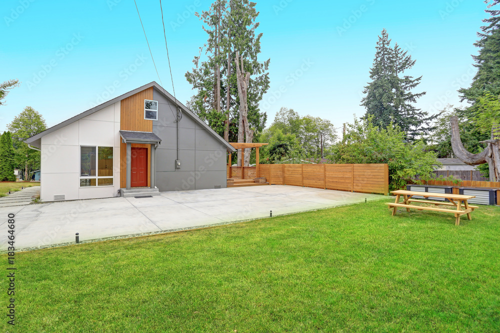 Obraz premium Completely renovated Modern Home in Everett