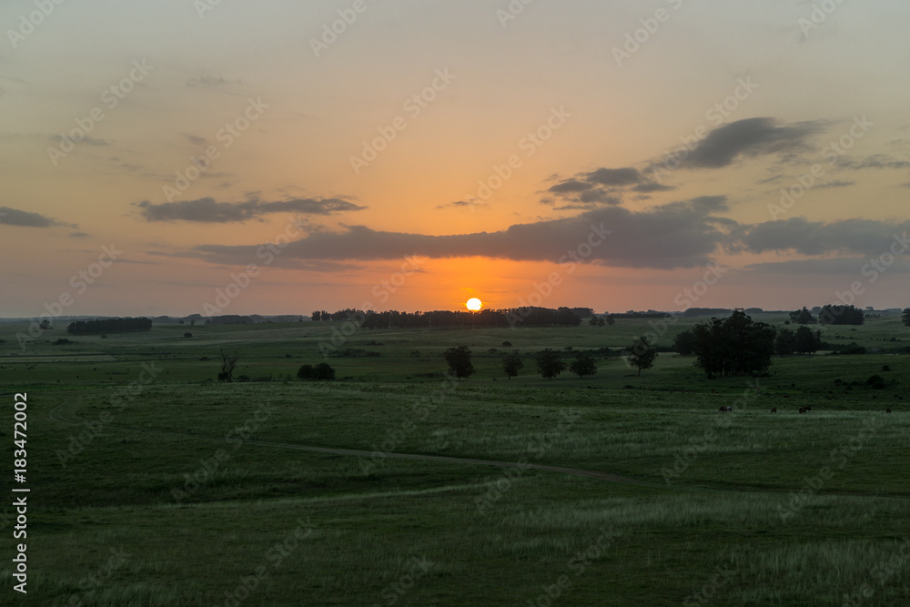 Fototapeta premium Jose Ignacio, Puesta del Sol en Estancia VIK Timelapse