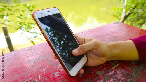 hand holding phone photography