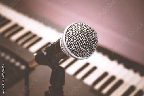 Fotografie Microphone and piano