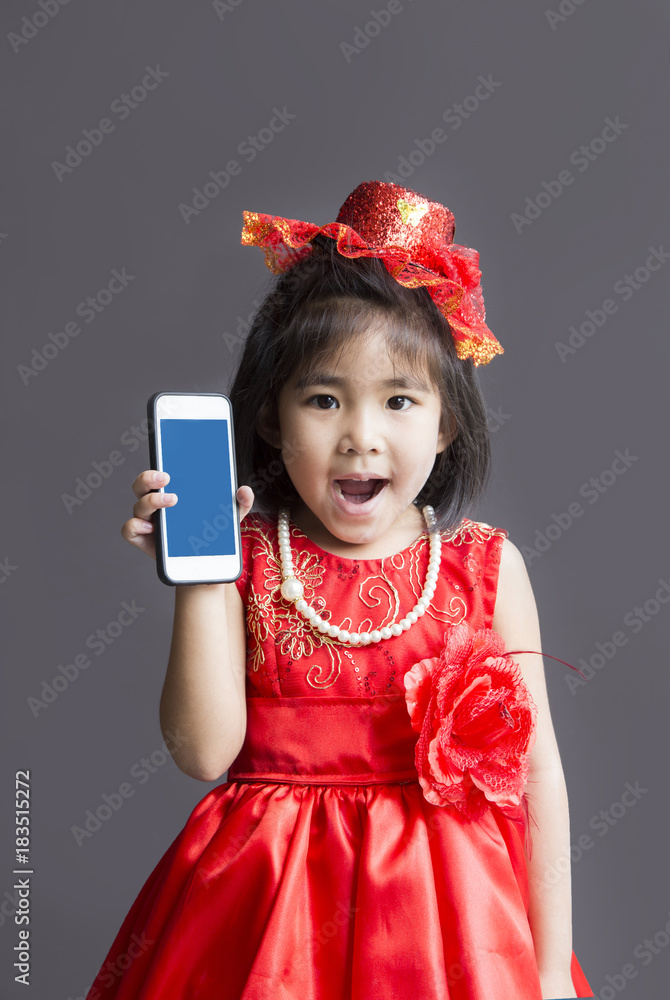 asina girl show mobile with red costume asina girl show mobile with red costume
